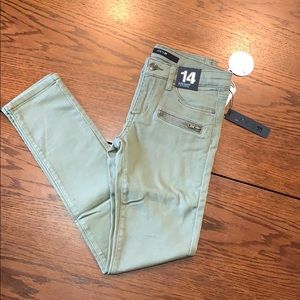 Joe’s Ultra Slim Fit The Jegging